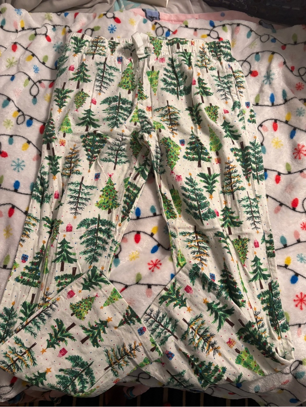 Old Navy Cream Pajama Pants with Green Holiday Tree Print Christmas trees M Whit